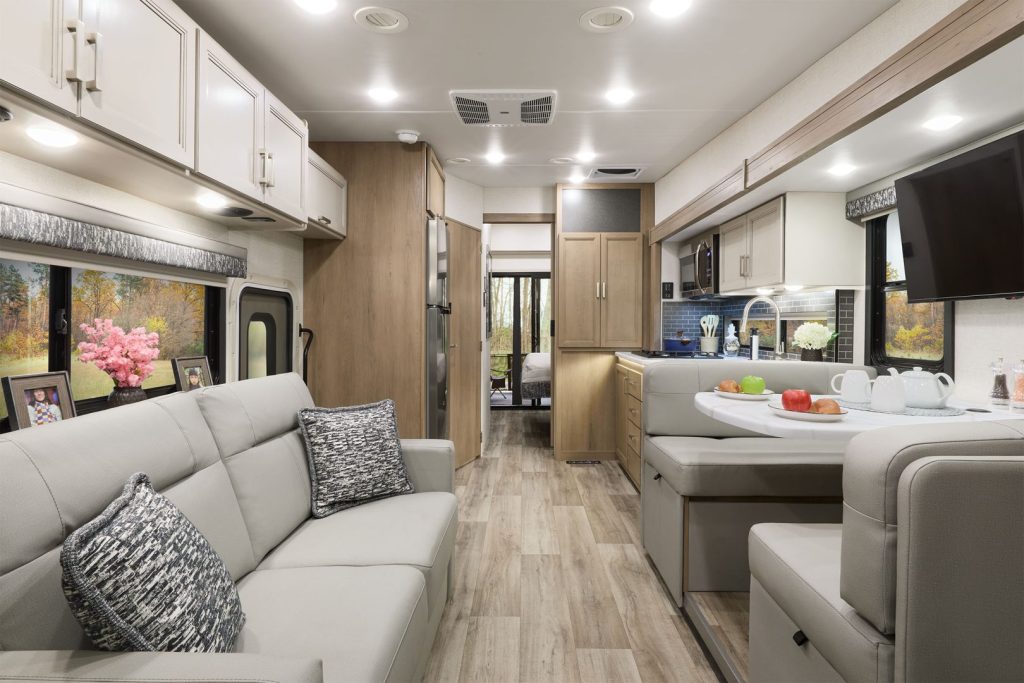 2027 Thor Motor Coach Outlaw Class A 38K Nightstar Park Collection F2B