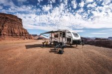 2021-Venture-RV-Sonic-SN190VRB-Travel-Trailer-Exterior-CEM3016-large