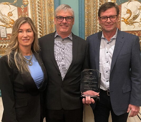 Melanie Taylor, left, Associate Publisher of RV Lifestyle Magazine and RV Dealer News, presented the 2024 Canadian RV Dealer of the Year Award to Kyle Redmond, centre, and Jeff Redmond, right, of Bucars RV, Balzac, AB.