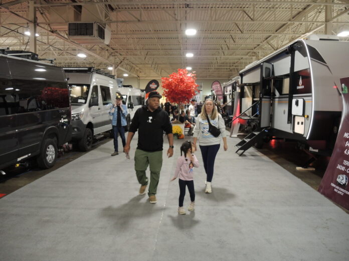 DSCN6451_resize The Toronto Fall RV Show rolled into the Congress Centre October 17 - 19, 2025, bringing the latest in RV design and technology to a very receptive audience.